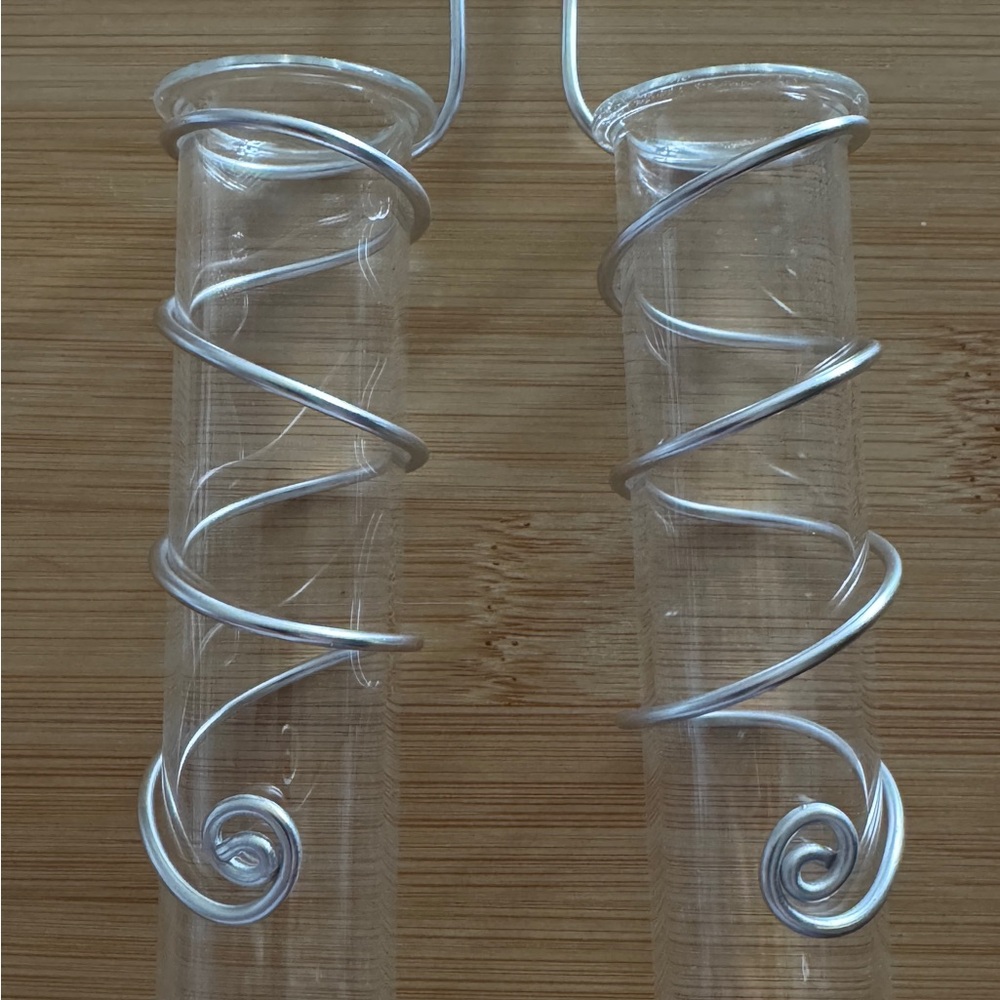 Propagation station with silver tone wire